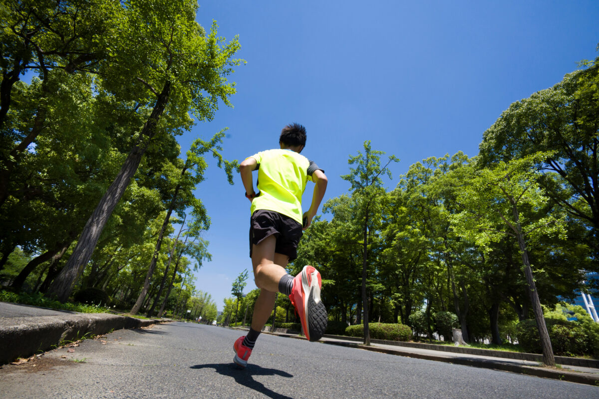 「暑熱順化・サウナ・水分補給……医師ランナーが解説！夏のランニングで意識したい熱中症対策法とは？」の画像