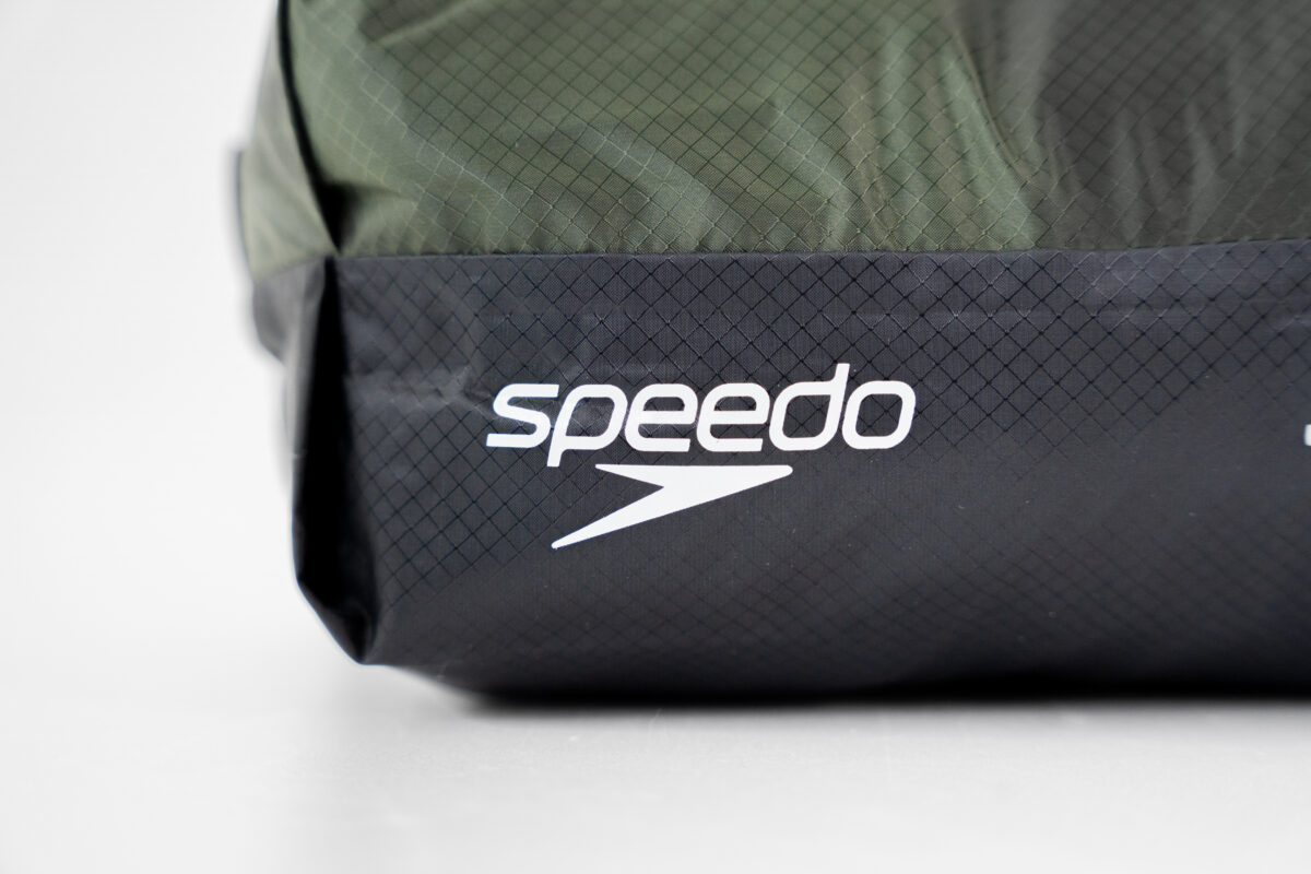 「ランニング後の濡れたウェア、Speedo『ウォータープルーフポーチ』で解決!」の画像