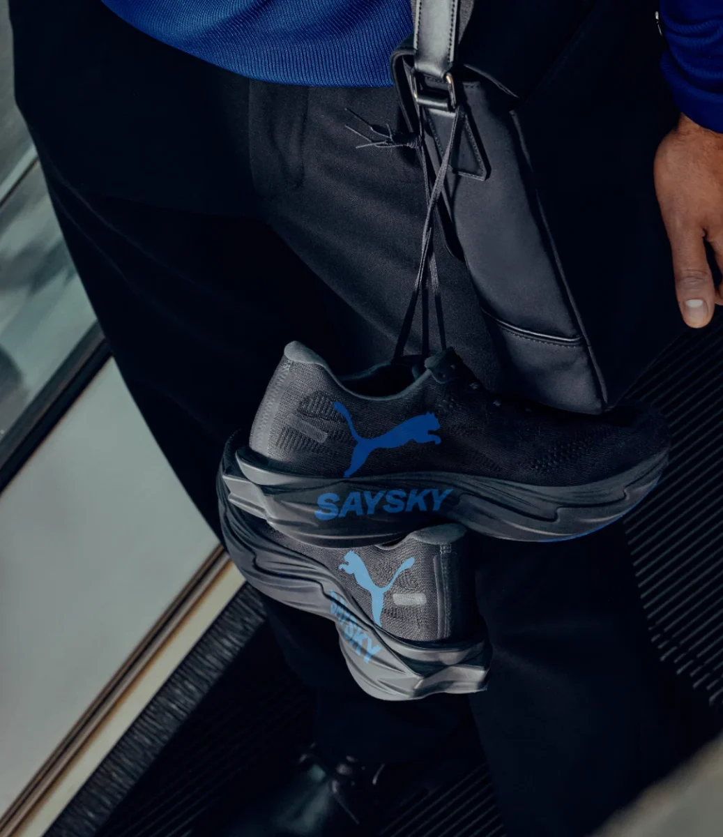 「PUMA×SAYSKYコラボ第3弾が登場！クラシックなビジネスウェアをランニング仕様に」の画像