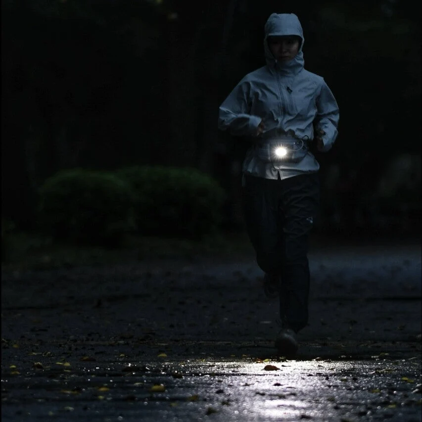 「【ランナーの安全対策】暗い道、周りから見えていますか?夜ラン・朝ランで身につけたいアイテム5選」の画像