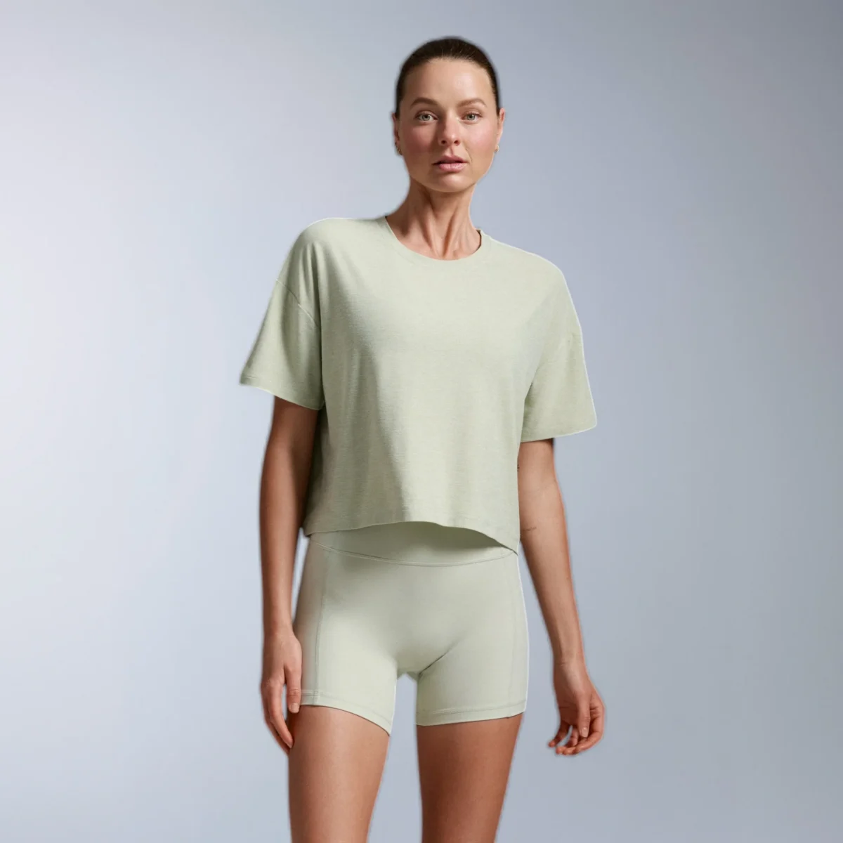 「【女性ランナー向け】2XUの高機能ウェア4選｜トレーニングからリカバリーまで活用できるTシャツ＆タイツ」の画像