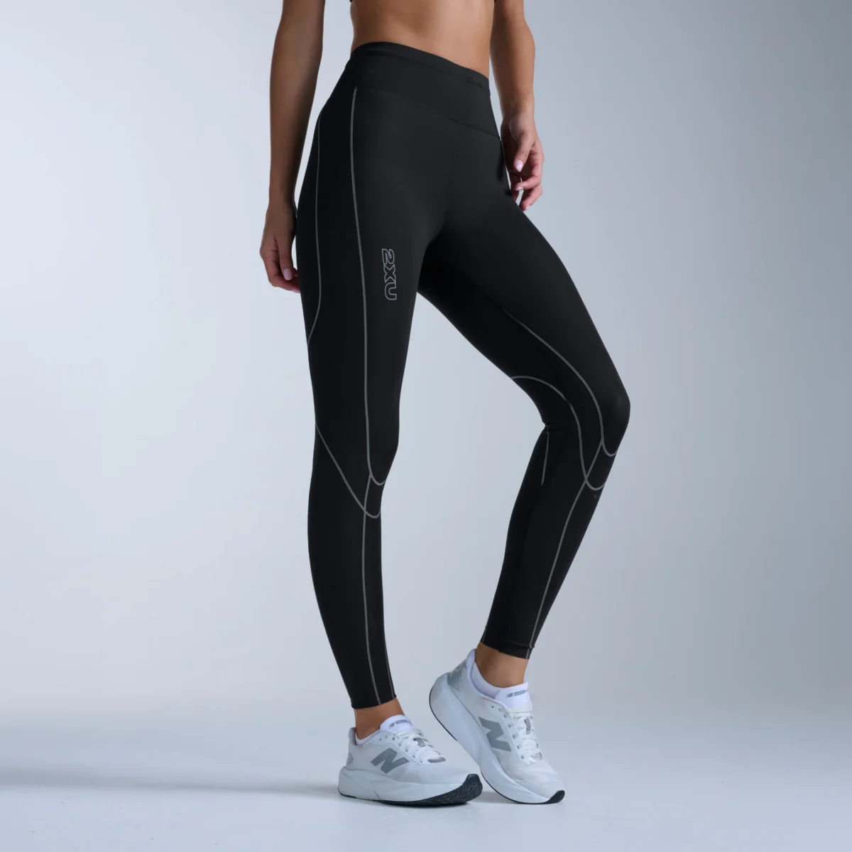 「【女性ランナー向け】2XUの高機能ウェア4選｜トレーニングからリカバリーまで活用できるTシャツ＆タイツ」の画像