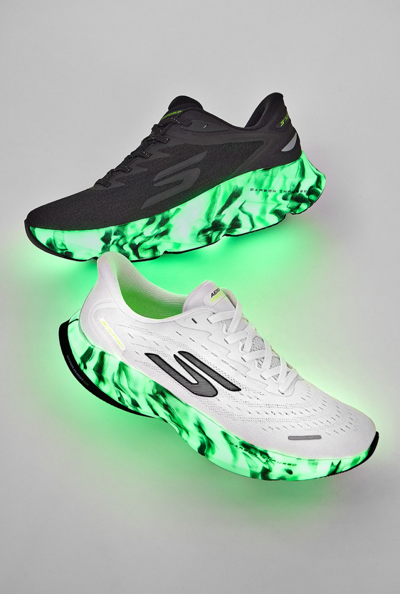 「闇夜でシューズが光る?蓄光アウトソール搭載『SKECHERS AERO Glow in the Dark』シリーズ発売」の画像